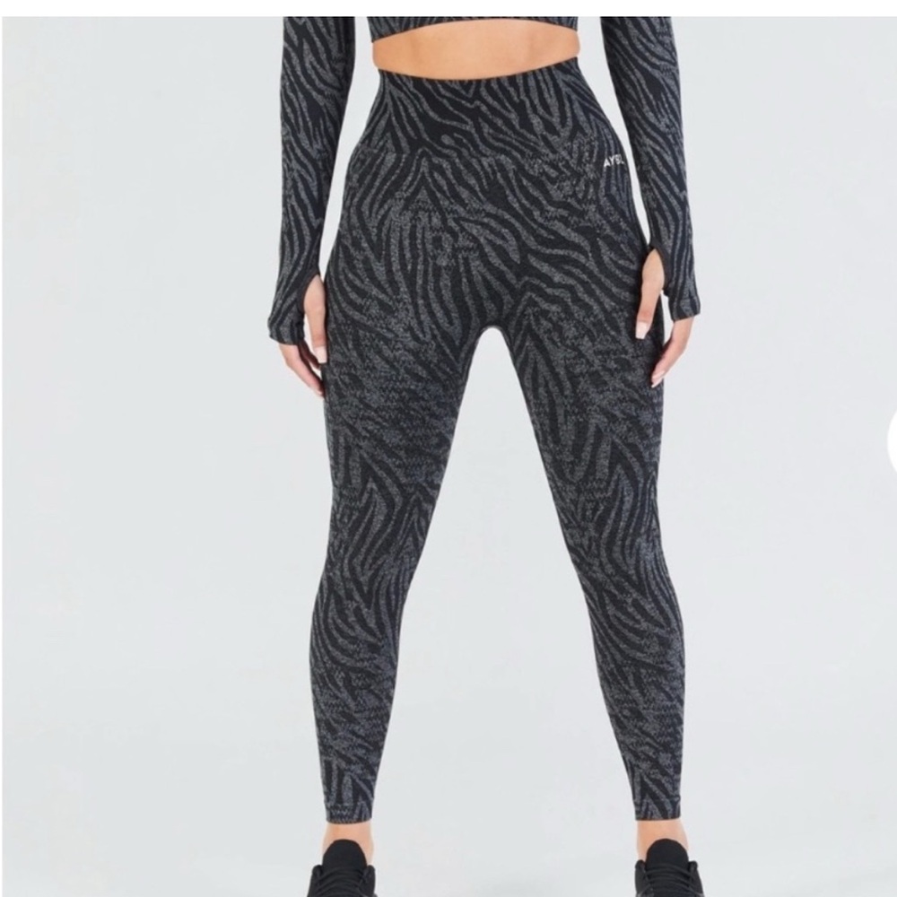 AYBL Black and Gray Patterned Leggings